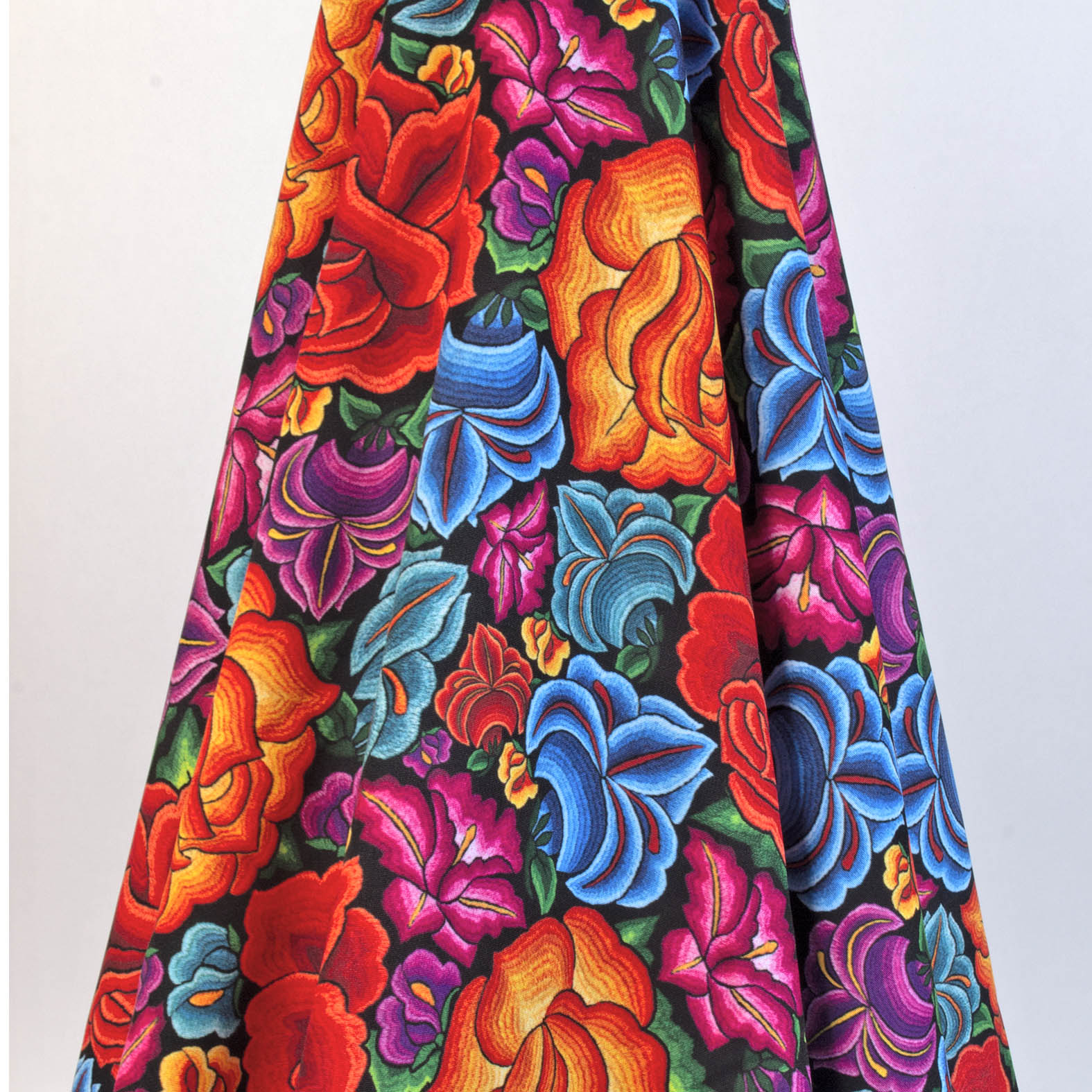 TELA TIPO SEDA DISEÑO FLORAL 4 X METRO