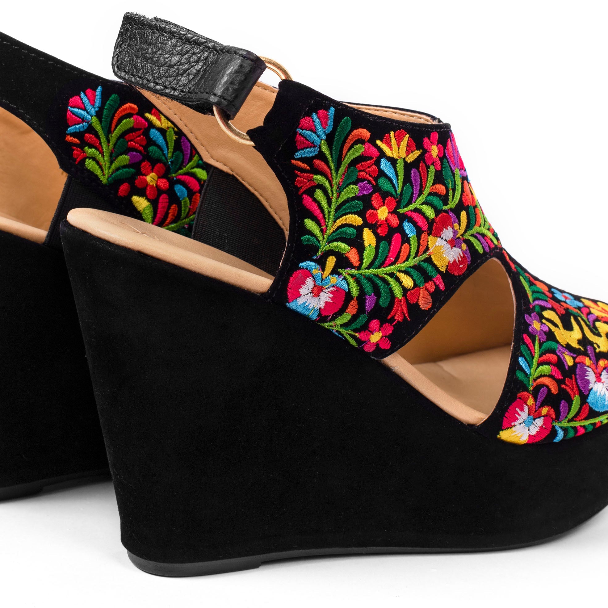 XIOMARA BORDADO VALLES / MULTICOLOR TERCIOPELO