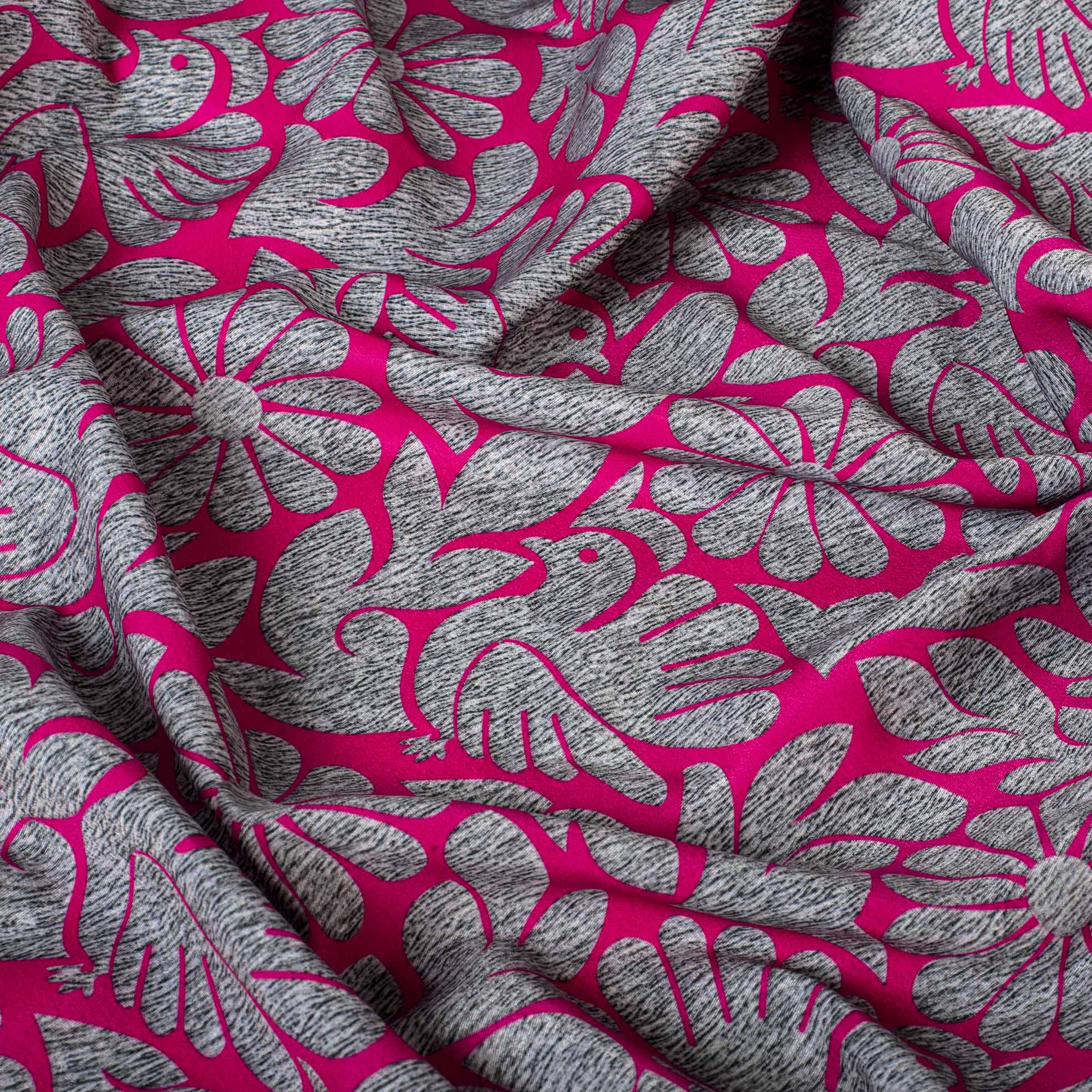TELA TIPO SEDA DISEÑO PAVO REAL FUCSIA X METRO