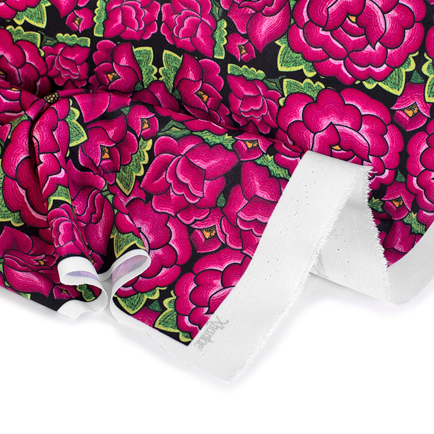 TELA TIPO SEDA DISEÑO 102 FLORAL FUCSIA X METRO