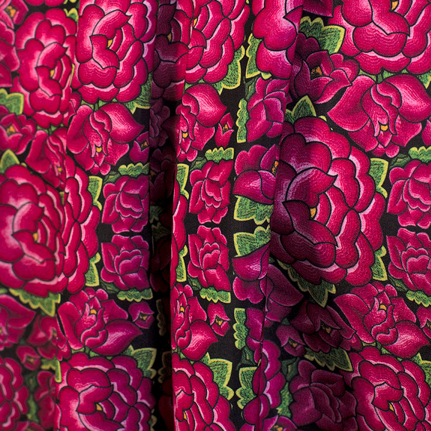 TELA TIPO SEDA DISEÑO 102 FLORAL FUCSIA X METRO