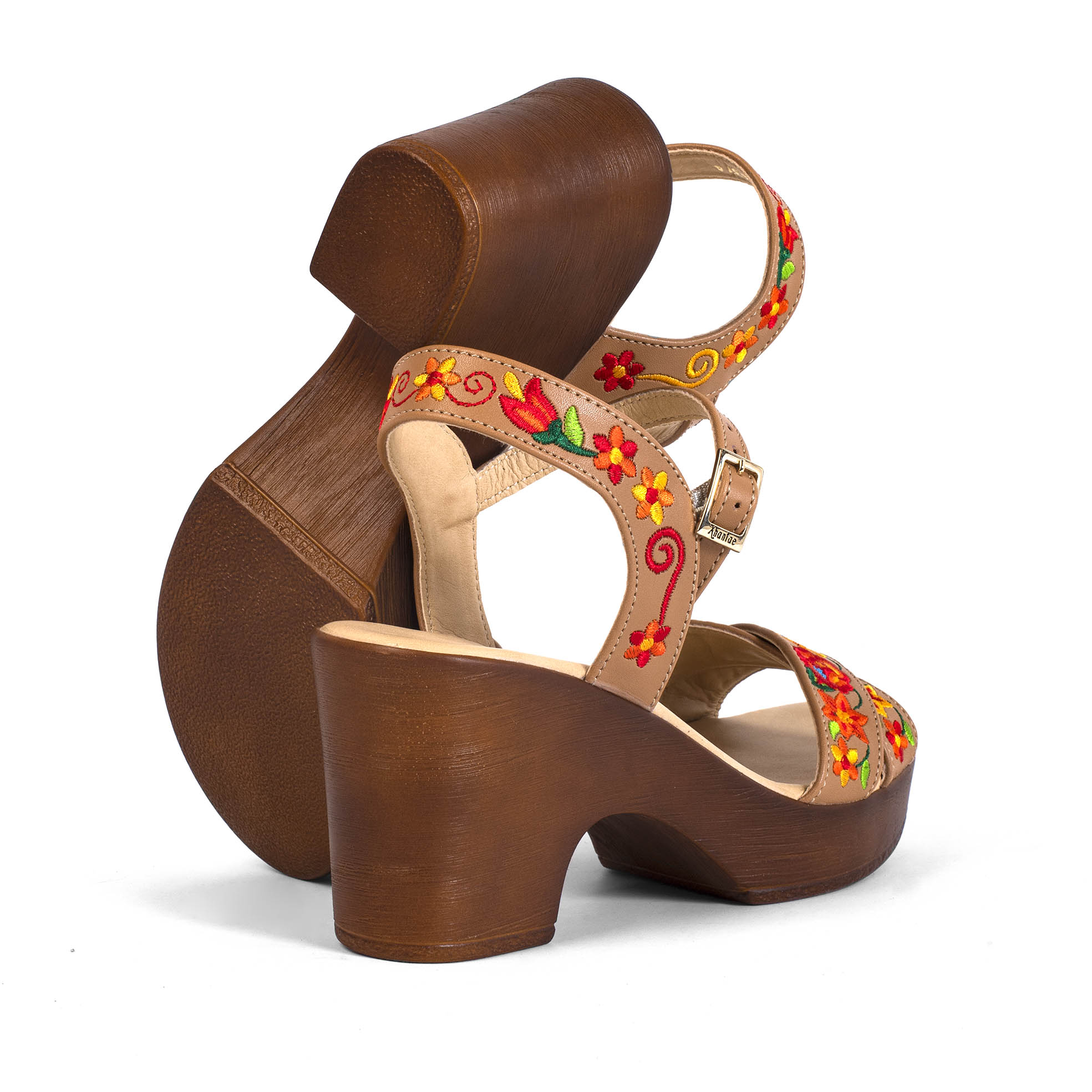 ZAPATO VALERIA FLORAL CAMEL BORDADO