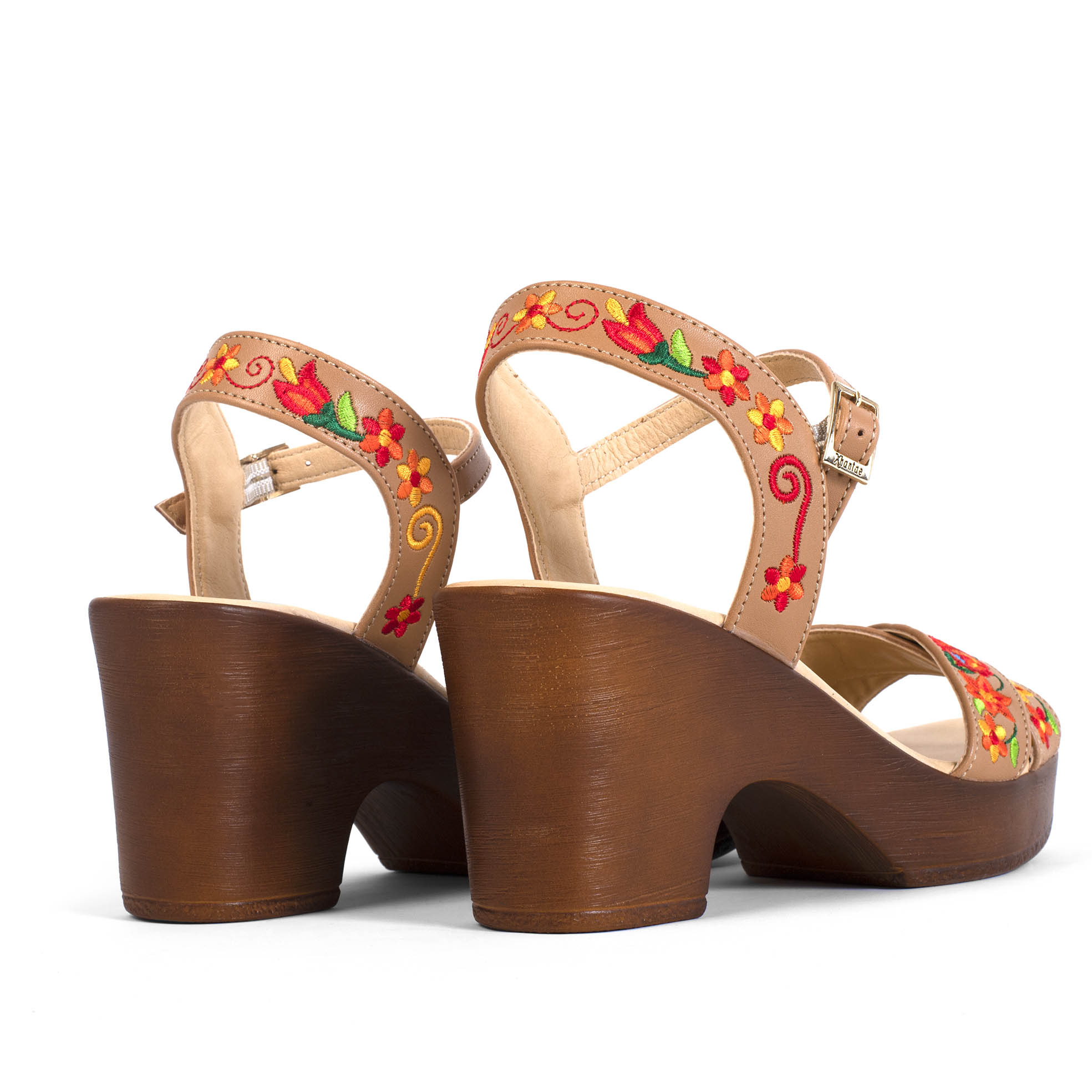 ZAPATO VALERIA FLORAL CAMEL BORDADO